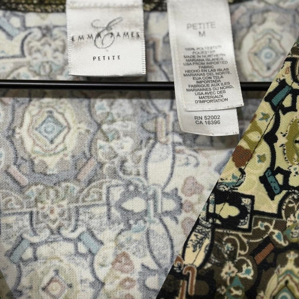 Black and green floral print blouse with 3/4 sleeves - Picture 3 of 3